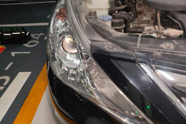 Used Hyundai Sonata 2011 2.0L Automatic Luxury Edition Right Front Headlight