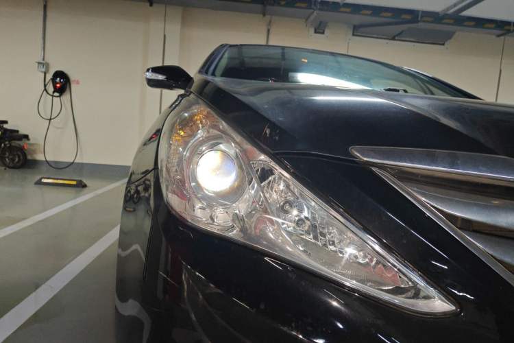 Used Hyundai Sonata 2011 2.0L Automatic Luxury Edition Right Front Headlight