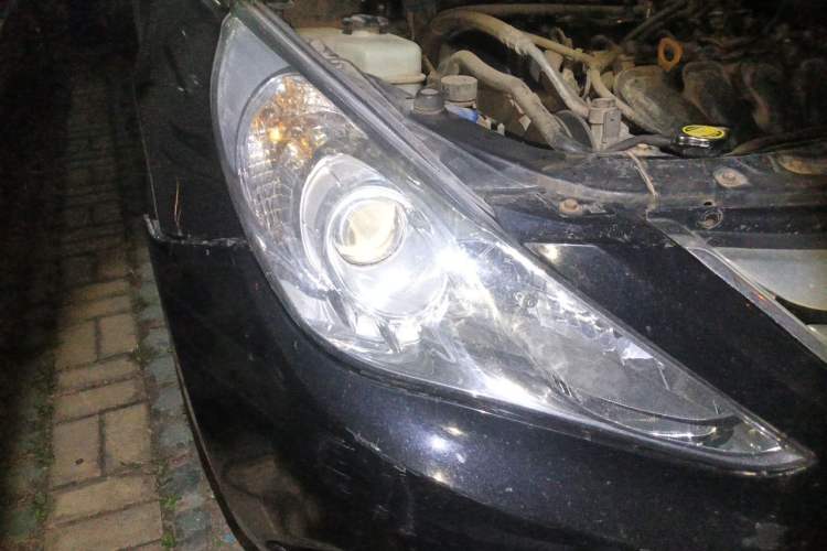 Used Hyundai Sonata 2011 2.0L Automatic Luxury Edition Right Front Headlight