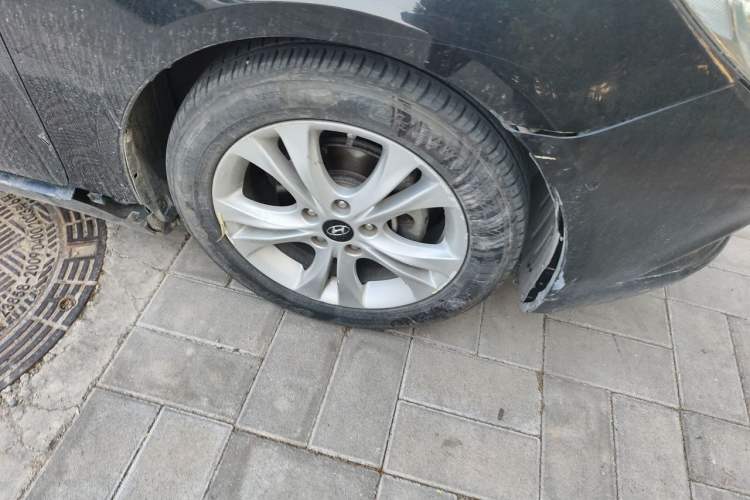 Used Hyundai Sonata 2011 2.0L Automatic Fashion Edition Right Front Wheel Hub