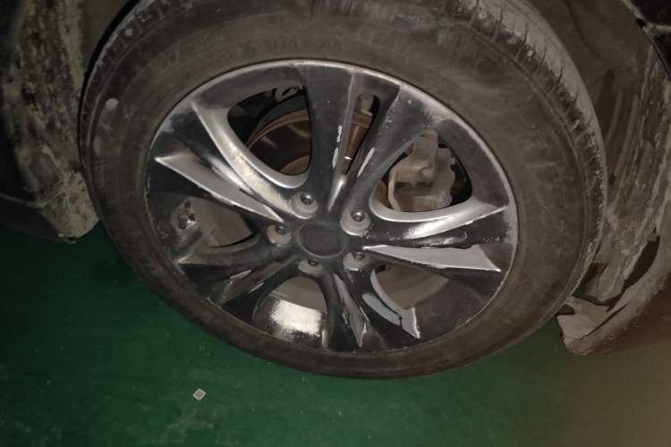 Used Hyundai Sonata 2011 2.0L Automatic Luxury Edition Right Front Wheel Hub
