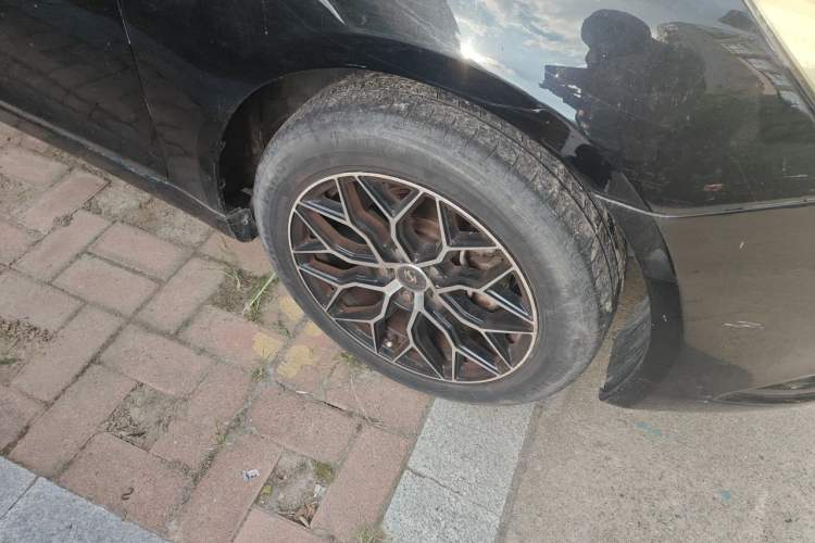 Used Hyundai Sonata 2011 2.0L Automatic Fashion Edition Right Front Wheel Hub