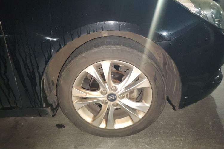 Used Hyundai Sonata 2011 2.0L Automatic Leading Edition Right Front Wheel Hub