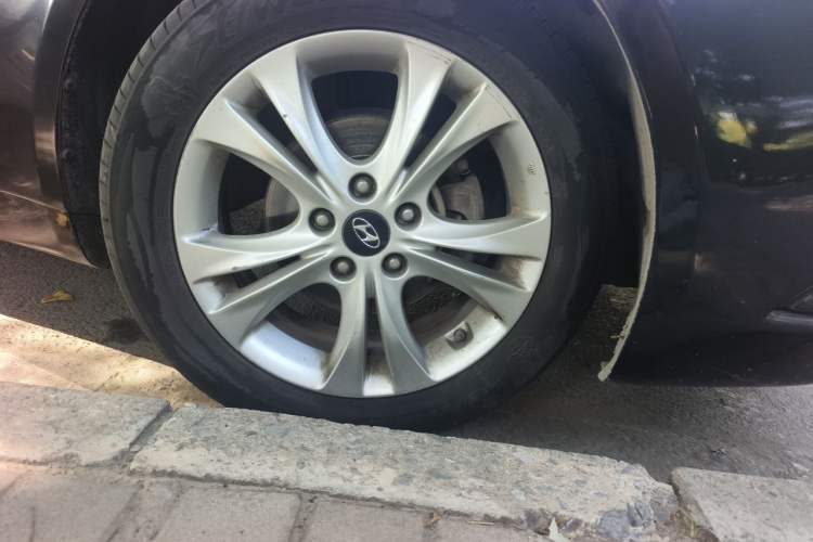 Used Hyundai Sonata 2011 2.0L Automatic Fashion Edition Right Front Wheel Hub