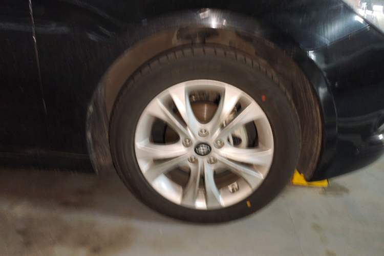 Used Hyundai Sonata 2011 2.0L Automatic Fashion Edition Right Front Wheel Hub