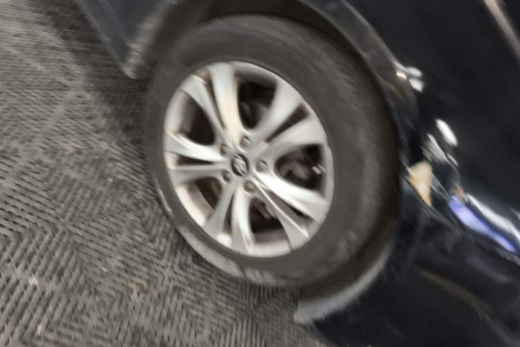 Used Hyundai Sonata 2011 2.0L Automatic Prestige Edition Right Front Wheel Hub