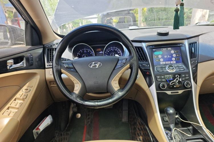 Used Hyundai Sonata 2011 2.4L Automatic Top-Tier Version Steering Wheel