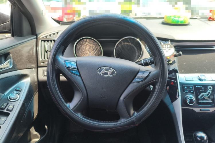 Used Hyundai Sonata 2011 2.0L Automatic Luxury Edition Steering Wheel