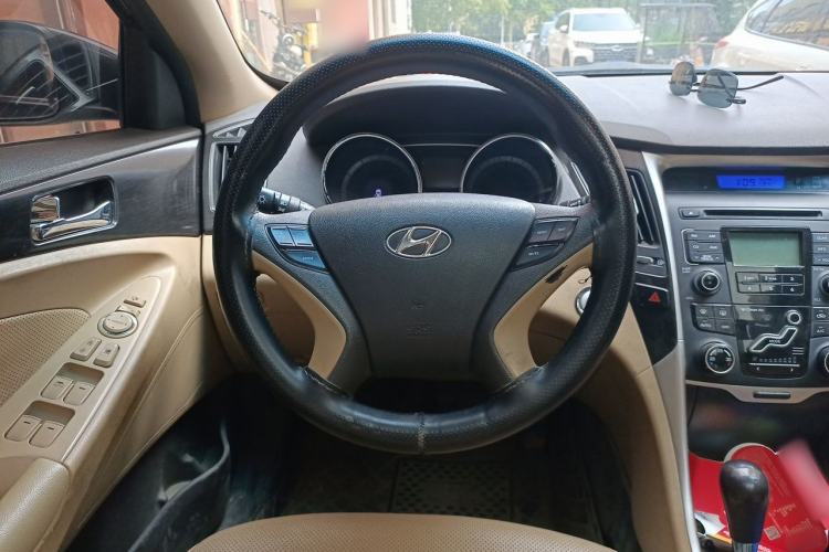 Used Hyundai Sonata 2011 2.0L Automatic Luxury Edition Steering Wheel