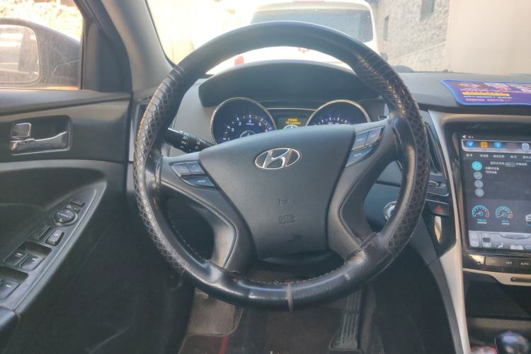 Used Hyundai Sonata 2011 2.0L Automatic Luxury Edition Steering Wheel