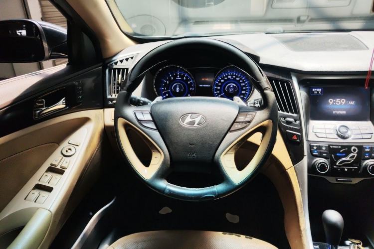 Used Hyundai Sonata 2011 2.4L Automatic Top-Tier Version Steering Wheel