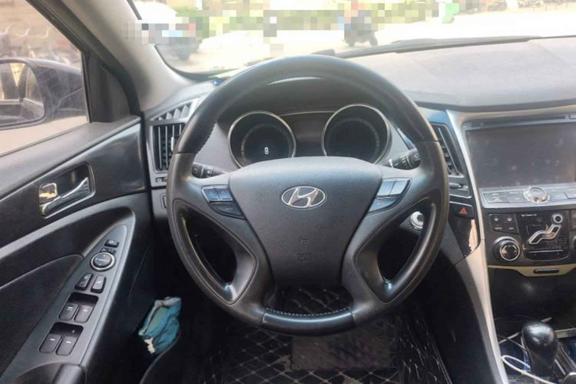 Used Hyundai Sonata 2011 2.0L Automatic Luxury Edition Steering Wheel