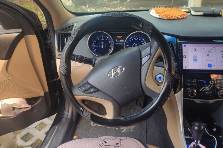 Used Hyundai Sonata 2011 2.0L Automatic Luxury Edition Steering Wheel