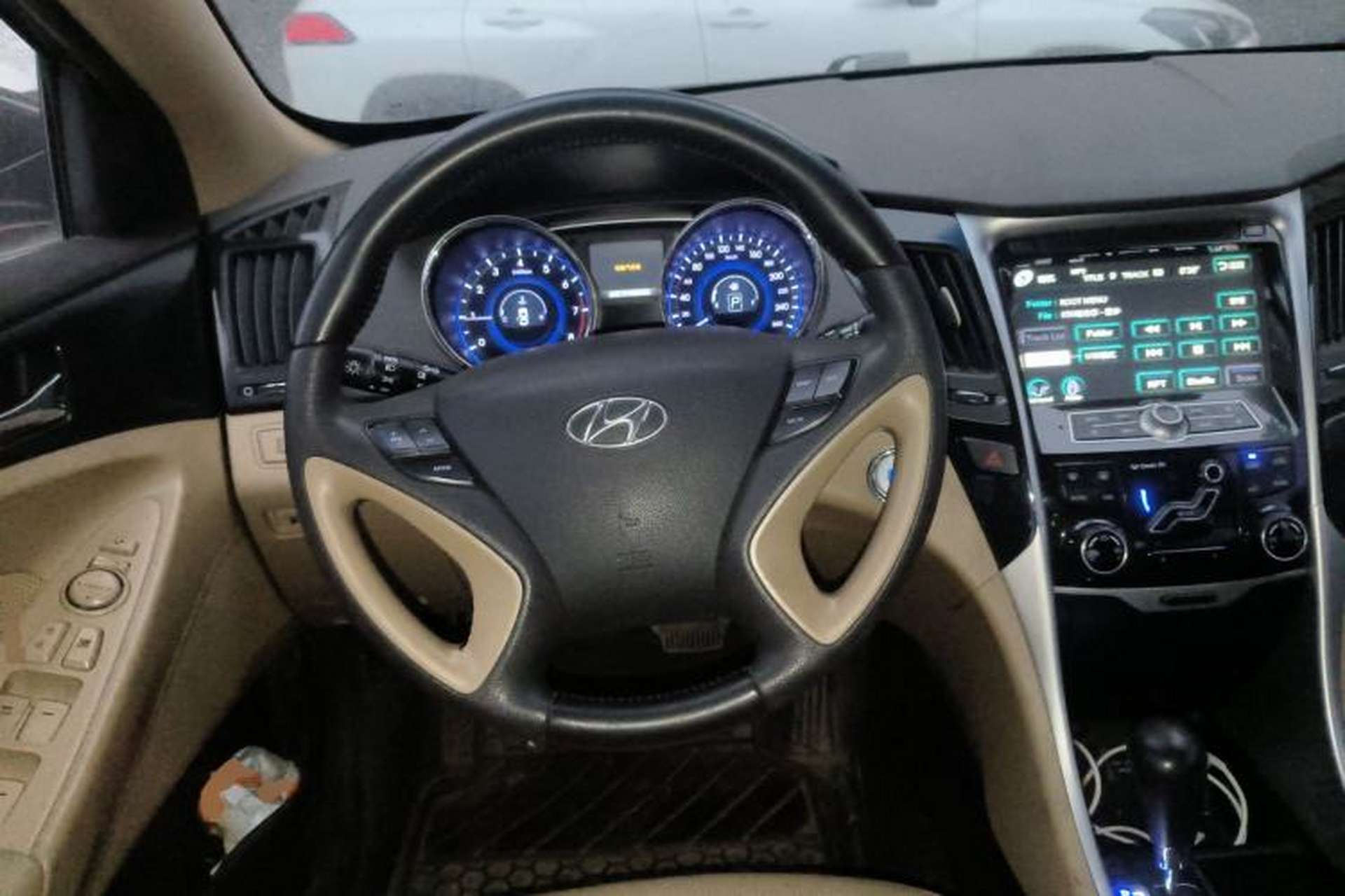 Used Hyundai Sonata 2011 2.0L Automatic Luxury Edition Steering Wheel