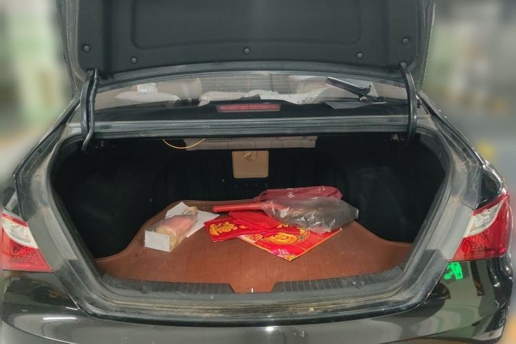 Used Hyundai Sonata 2011 2.0L Automatic Luxury Edition Trunk