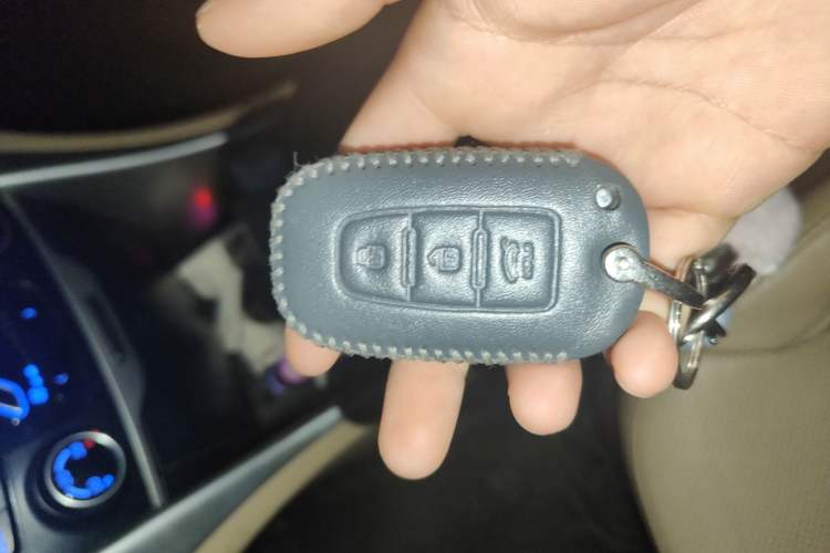 Used Hyundai Sonata 2011 2.0L Automatic Luxury Edition Vehicle Key