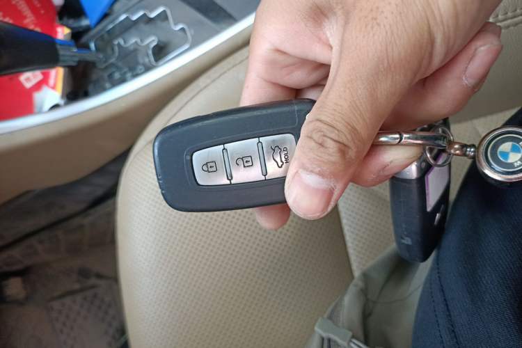 Used Hyundai Sonata 2011 2.0L Automatic Luxury Edition Vehicle Key