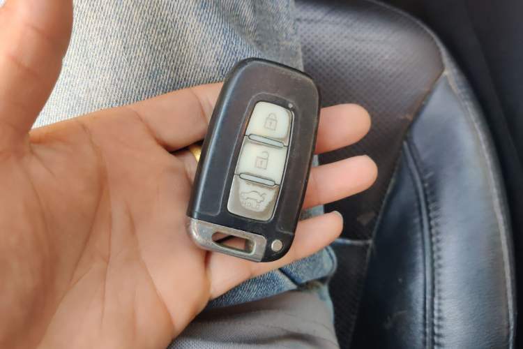 Used Hyundai Sonata 2011 2.0L Automatic Luxury Edition Vehicle Key