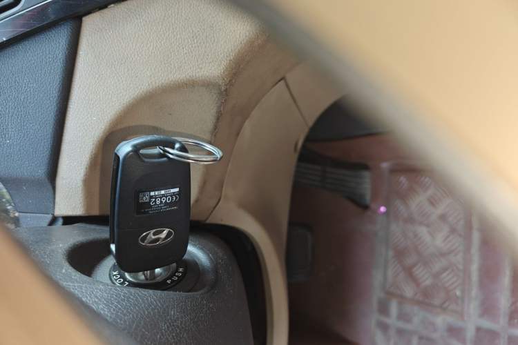 Used Hyundai Sonata 2011 2.0L Automatic Fashion Edition Vehicle Key