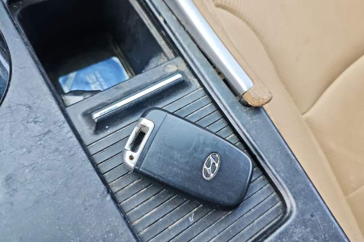 Used Hyundai Sonata 2011 2.0L Automatic Luxury Edition Vehicle Key
