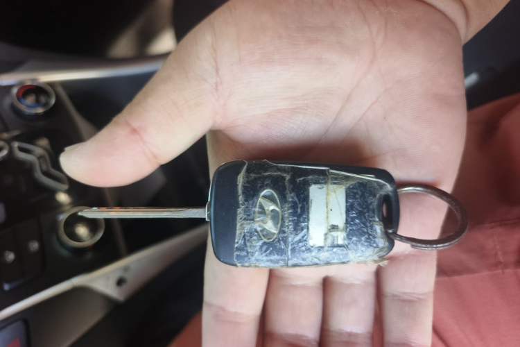 Used Hyundai Sonata 2011 2.0L Automatic Fashion Edition Vehicle Key