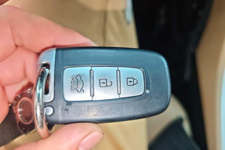 Used Hyundai Sonata 2011 2.0L Automatic Prestige Edition Vehicle Key