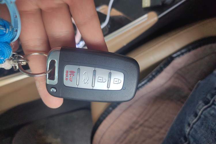 Used Hyundai Sonata 2011 2.0L Automatic Luxury Edition Vehicle Key