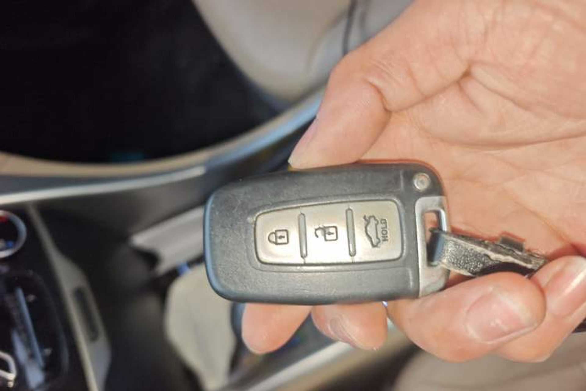 Used Hyundai Sonata 2011 2.0L Automatic Supreme Edition Vehicle Key