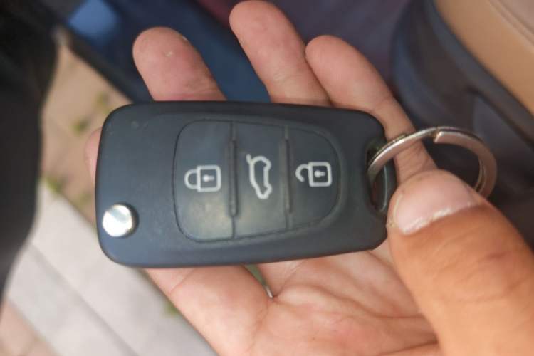 Used Hyundai Sonata 2011 2.0L Automatic Fashion Edition Vehicle Key