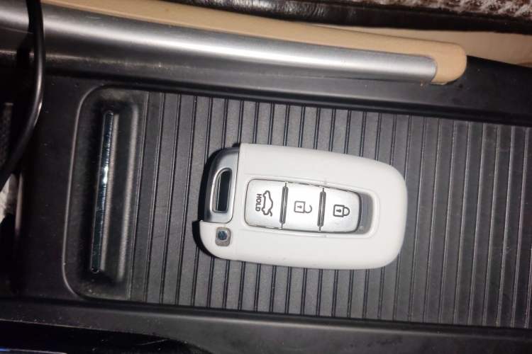 Used Hyundai Sonata 2011 2.0L Automatic Luxury Edition Vehicle Key