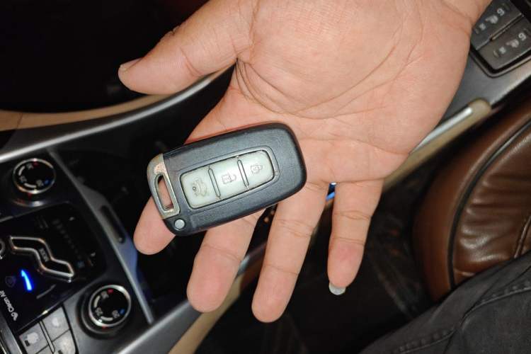 Used Hyundai Sonata 2011 2.0L Automatic Luxury Edition Vehicle Key
