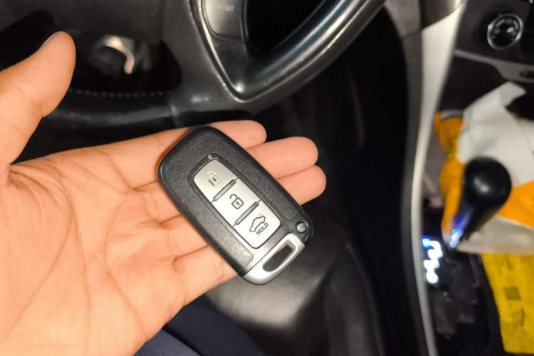 Used Hyundai Sonata 2011 2.0L Automatic Prestige Edition Vehicle Key
