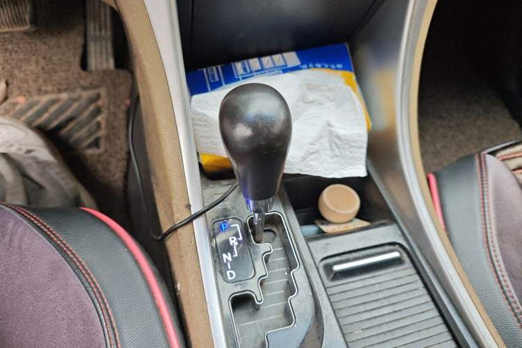 Used Hyundai Sonata 2011 2.0L Automatic Fashion Edition Gear Lever