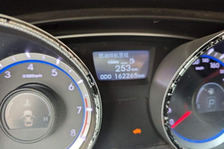 Used Hyundai Sonata 2011 2.0L Automatic Fashion Edition Odometer Close Up