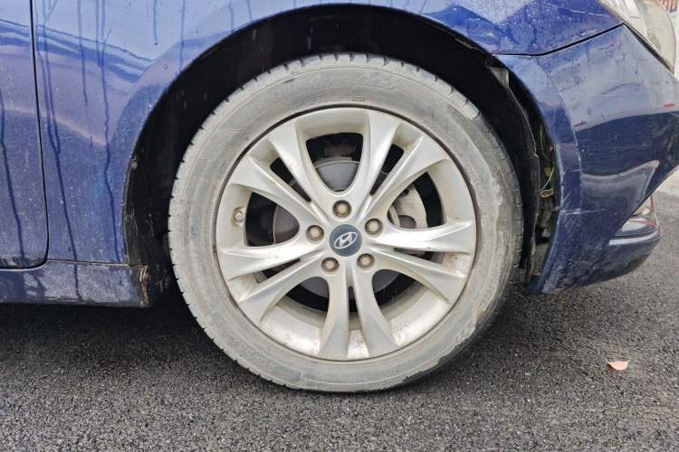 Used Hyundai Sonata 2011 2.0L Automatic Fashion Edition Right Front Wheel Hub