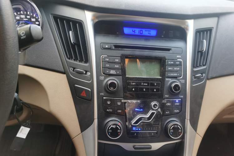 Used Hyundai Sonata 2011 2.0L Automatic Leading Edition Audio And AC Panel