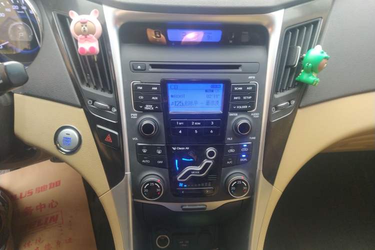 Used Hyundai Sonata 2011 2.0L Automatic Luxury Edition Audio And AC Panel