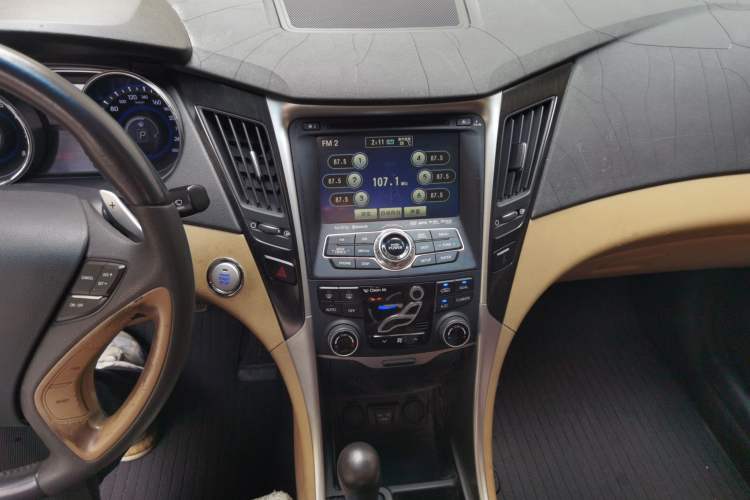 Used Hyundai Sonata 2011 2.4L Automatic Top-Tier Version Audio And AC Panel
