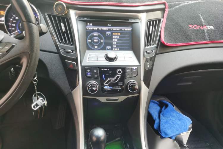 Used Hyundai Sonata 2011 2.0L Automatic Leading Edition Audio And AC Panel