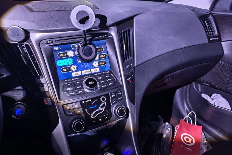Used Hyundai Sonata 2011 2.4L Automatic Top-Tier Version Audio And AC Panel