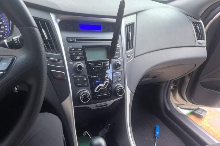 Used Hyundai Sonata 2011 2.0L Automatic Leading Edition Audio And AC Panel