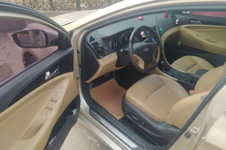 Used Hyundai Sonata 2011 2.0L Automatic Luxury Edition Driver Seat