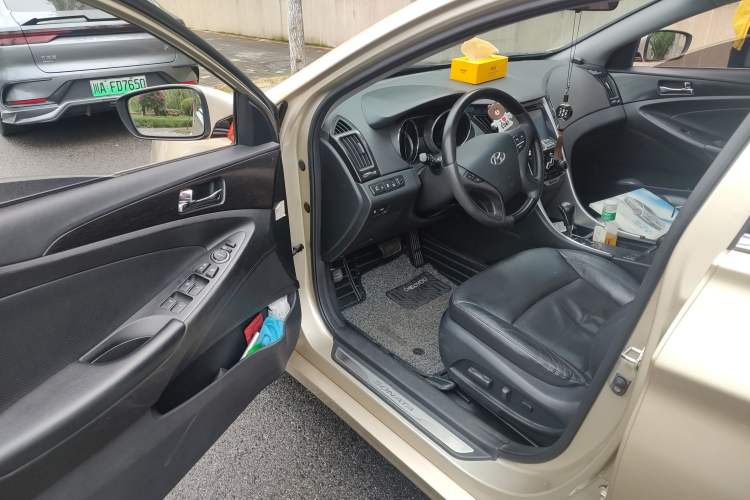 Used Hyundai Sonata 2011 2.0L Automatic Luxury Edition Driver Seat