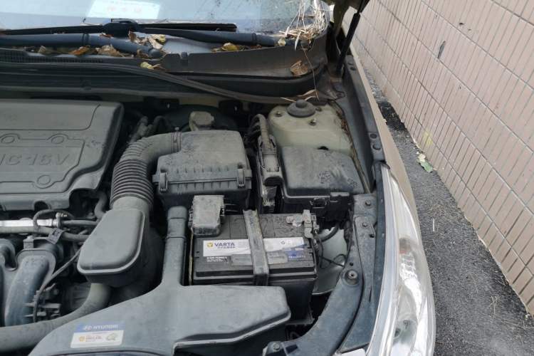 Used Hyundai Sonata 2011 2.0L Automatic Leading Edition Engine Bay Left