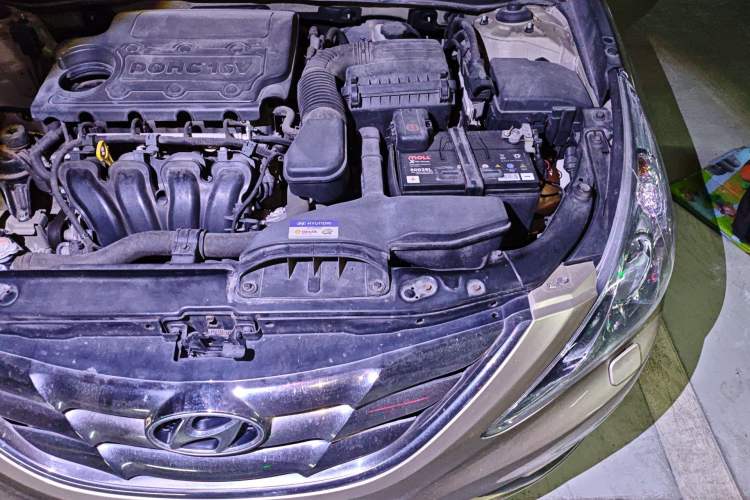 Used Hyundai Sonata 2011 2.4L Automatic Top-Tier Version Engine Bay Left