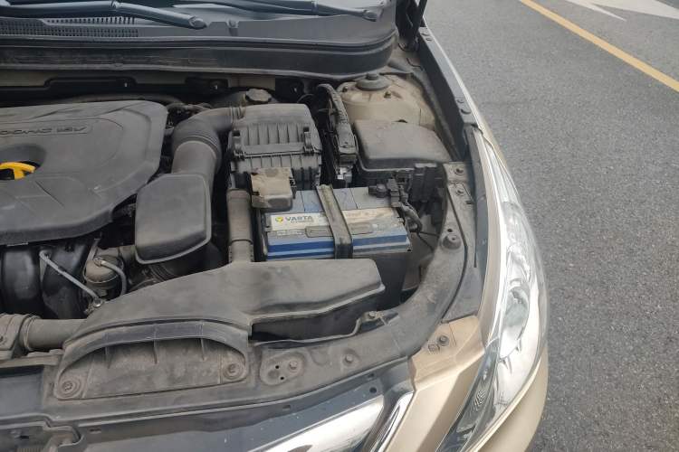 Used Hyundai Sonata 2011 2.0L Automatic Luxury Edition Engine Bay Left