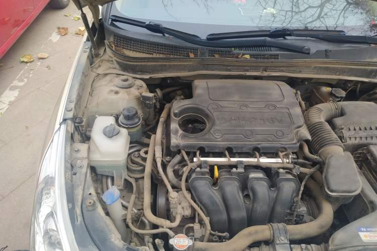 Used Hyundai Sonata 2011 2.0L Automatic Luxury Edition Engine Bay Right