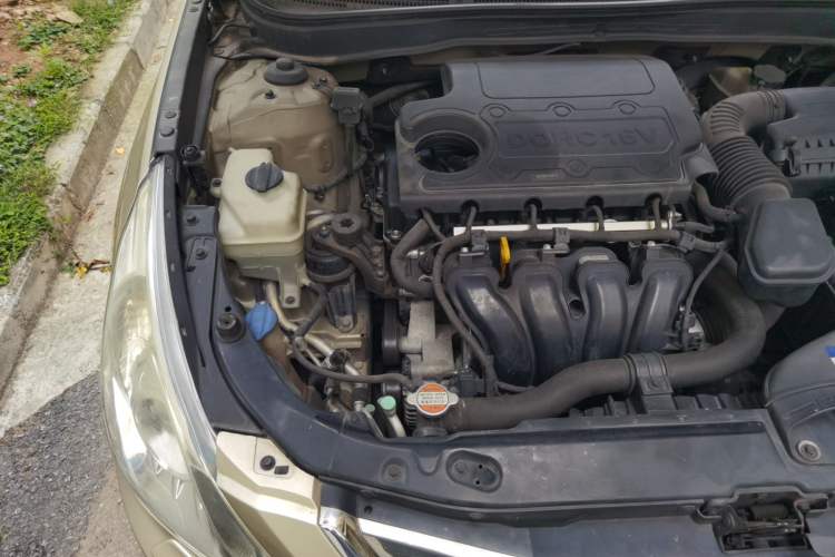 Used Hyundai Sonata 2011 2.4L Automatic Top-Tier Version Engine Bay Right