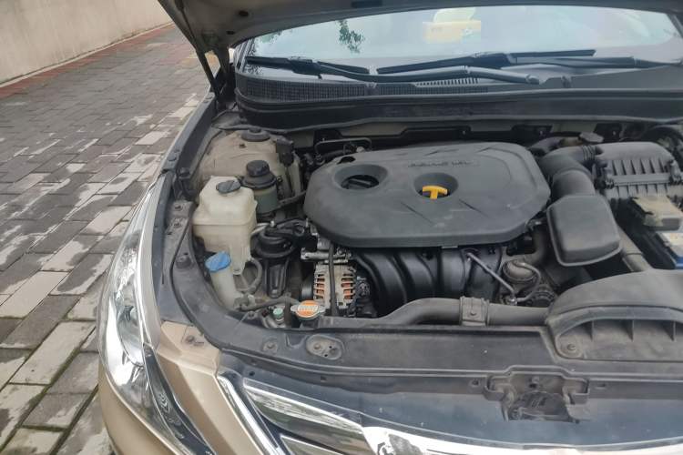 Used Hyundai Sonata 2011 2.0L Automatic Luxury Edition Engine Bay Right