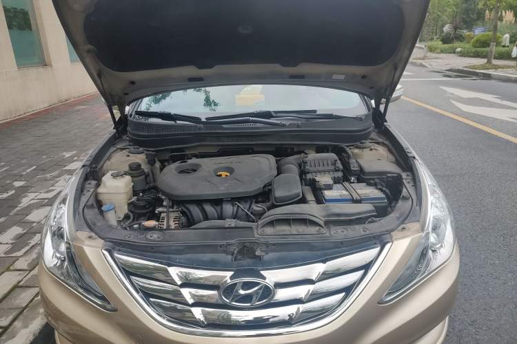 Used Hyundai Sonata 2011 2.0L Automatic Luxury Edition Engine Bay